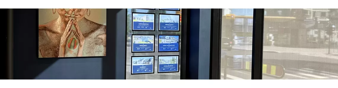 Système de cimaise pour VITRINE